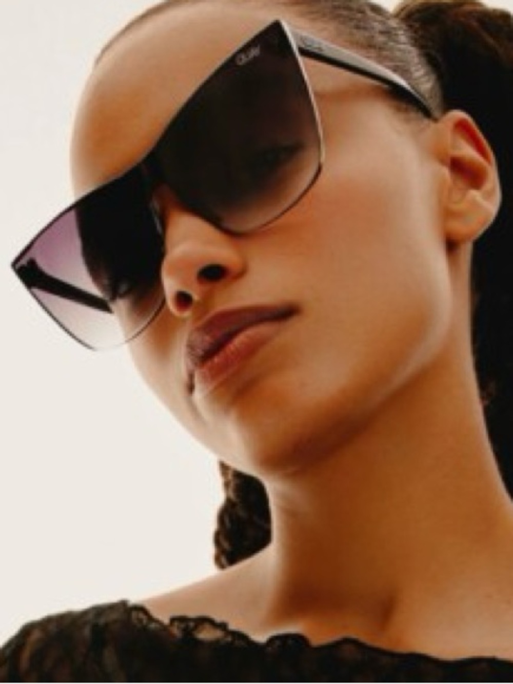 Like New Quay Oversized Cat-Eye Sunglasses With Case